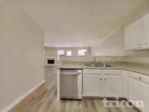 128 Hidden Creek Dr in Canton, GA - Foto de edificio - Building Photo