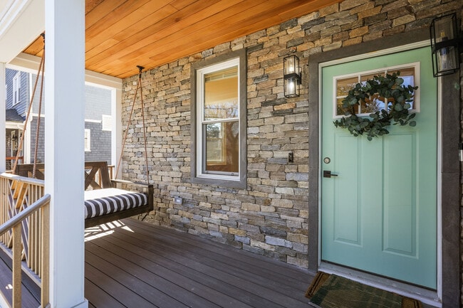 20 Summer St, Unit 1 in Newport, RI - Foto de edificio - Building Photo