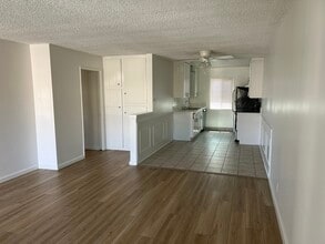 1172 E 1st St, Unit 1174 in Long Beach, CA - Foto de edificio - Building Photo