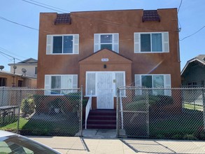 326 W Palm St in Compton, CA - Foto de edificio - Primary Photo