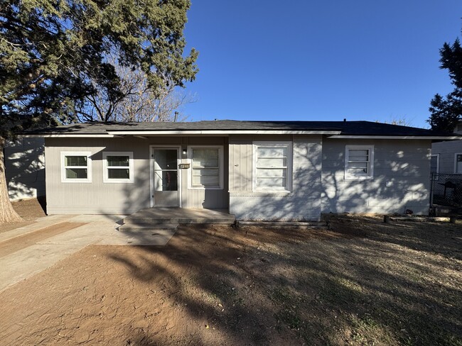 4631 Elgin Ave in Lubbock, TX - Foto de edificio - Building Photo