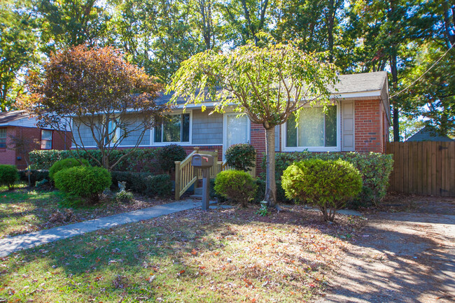 1206 Cleona Dr in Chesapeake, VA - Building Photo - Building Photo