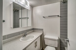 535-513 13 Ave SW in Calgary, AB - Building Photo