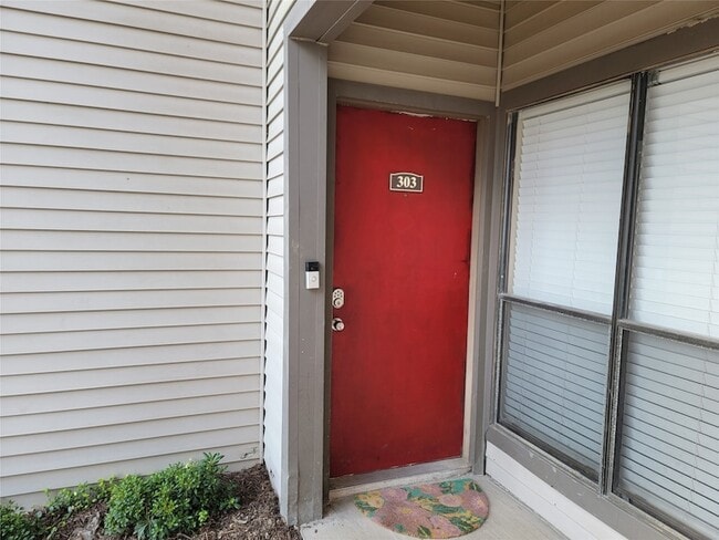 2025 Augusta Dr, Unit 303 in Houston, TX - Building Photo - Building Photo