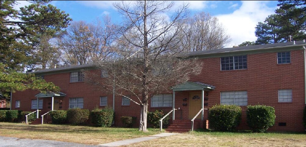 1620 N English St in Greensboro, NC - Building Photo