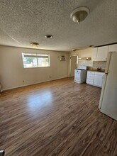 1414 Orchard Home Dr in Medford, OR - Building Photo - Building Photo