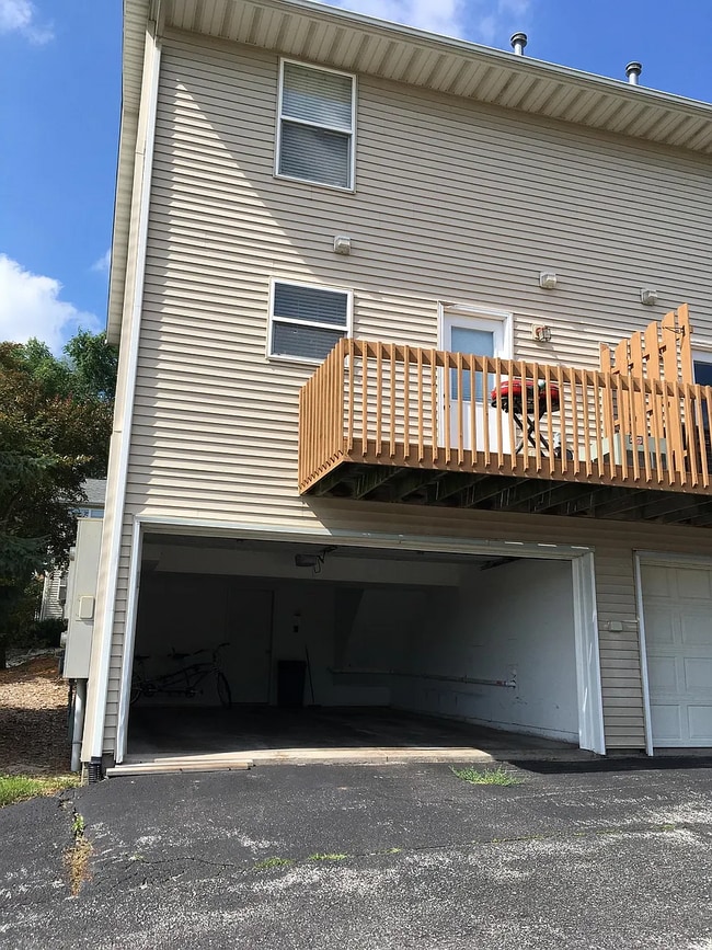 957 Boston Way in Coralville, IA - Building Photo - Building Photo