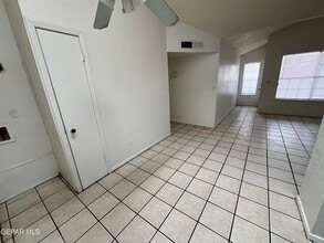 5524 Oakbriar Cir in El Paso, TX - Building Photo - Building Photo