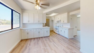 430 Neil Dr in Yuba City, CA - Building Photo - Building Photo