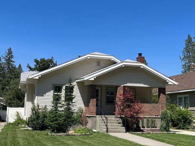 property at 208 W 19th Ave