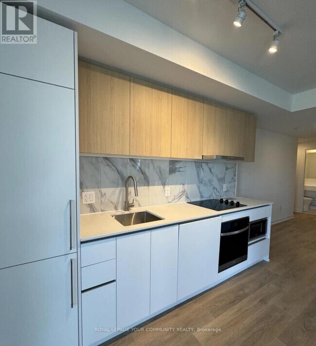 225-1100 SHEPPARD Ave in Toronto, ON - Building Photo - Building Photo