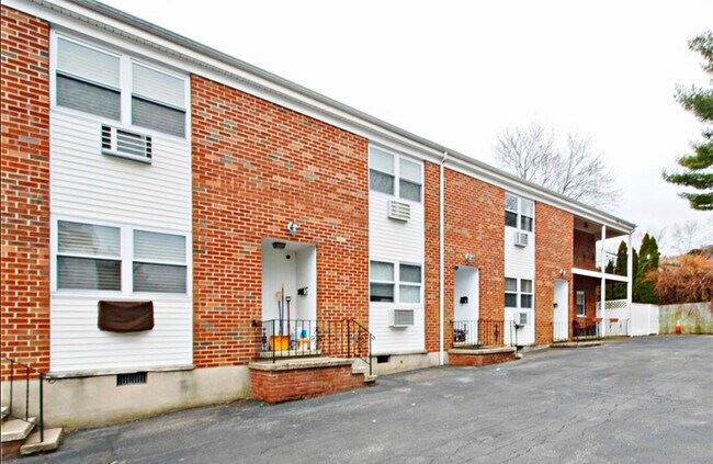 77 Webb Ave in Stamford, CT - Building Photo - Building Photo