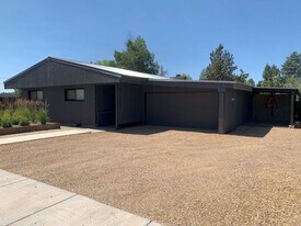 61383 Merriewood Ct in Bend, OR - Building Photo