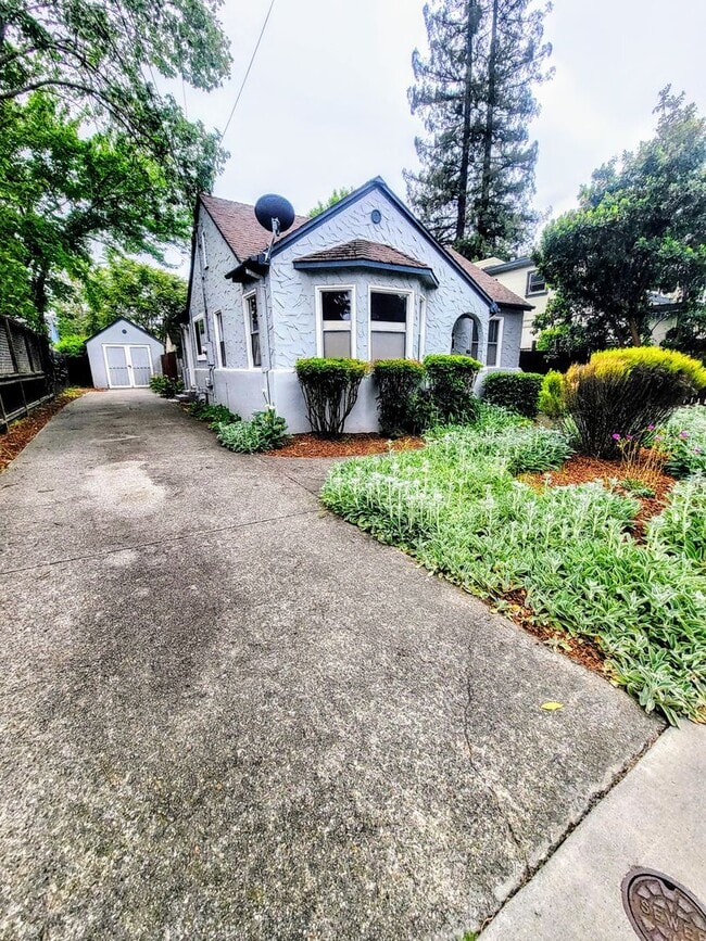 1930 Belmont Ct in Santa Rosa, CA - Building Photo - Building Photo