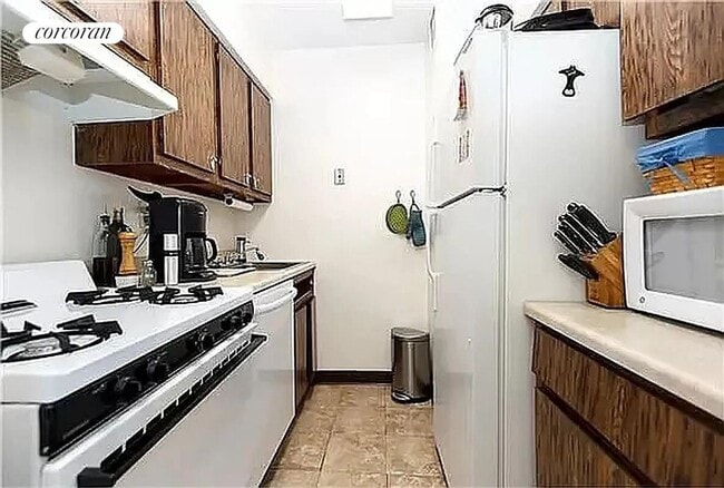 301 E 45th St in New York, NY - Foto de edificio - Building Photo