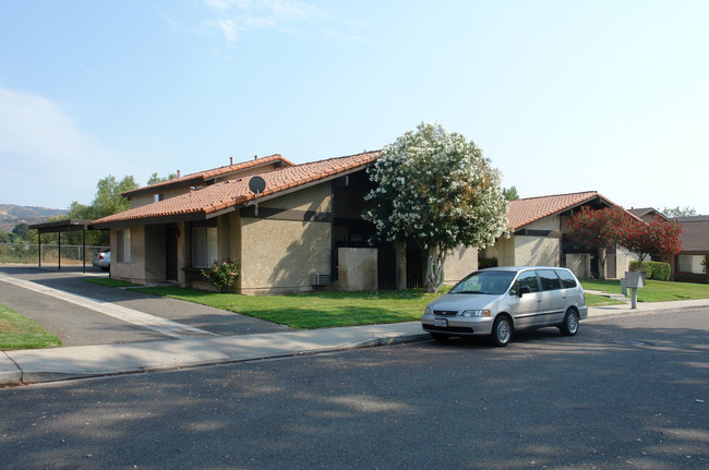 2630-2638 Phipps Ave in Simi Valley, CA - Foto de edificio - Building Photo