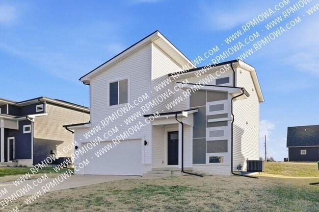 818 Kingfisher Dr in Norwalk, IA - Building Photo - Building Photo