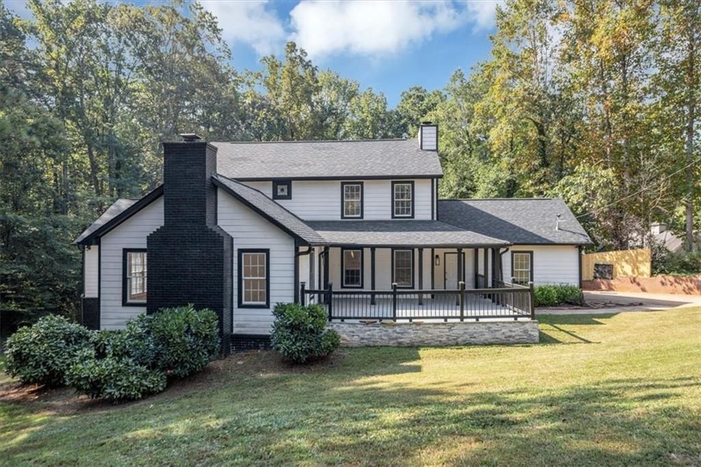 172 Oak Forest Dr in Smyrna, GA - Foto de edificio