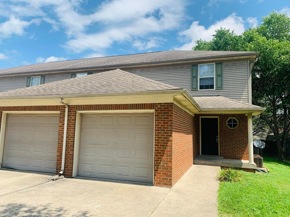 2003 River Ridge Rd in Frankfort, KY - Building Photo