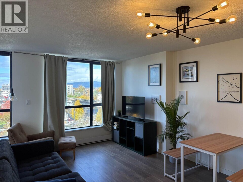 3438 Vanness Ave in Vancouver, BC - Building Photo