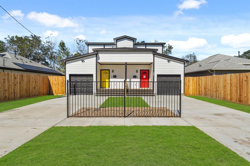 1512 W Blum St-Unit -A in Alvin, TX - Building Photo