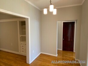 8 Farrington Ave in Boston, MA - Foto de edificio - Building Photo