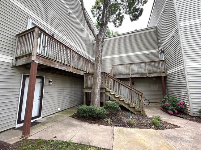 1605 Merry Oaks Rd in Charlotte, NC - Building Photo - Building Photo