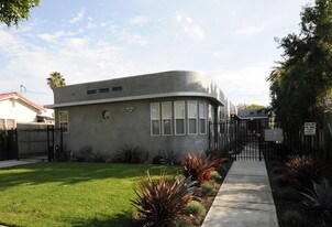 850 N Alta Vista Blvd in Los Angeles, CA - Building Photo