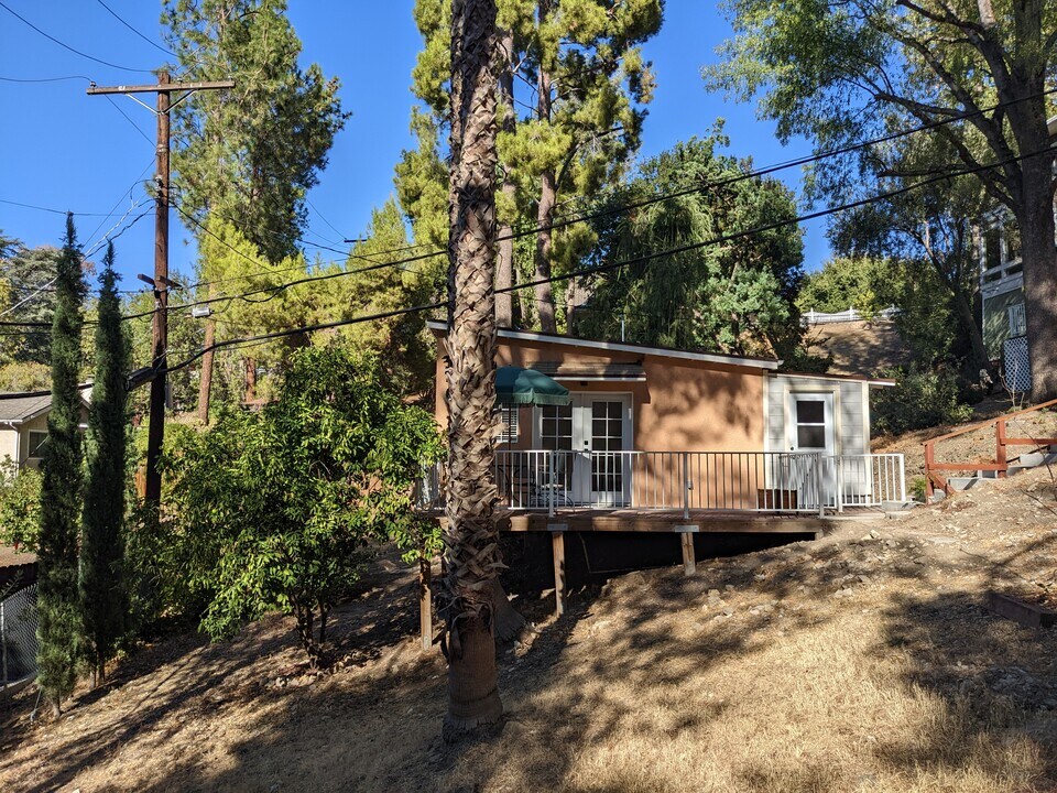 4807 Escobedo Dr in Woodland Hills, CA - Building Photo