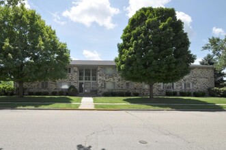 613-619 Meadow Ln in Burlington, WI - Building Photo - Primary Photo