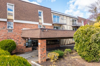 Fairmont Place in Whitehall, PA - Foto de edificio - Building Photo