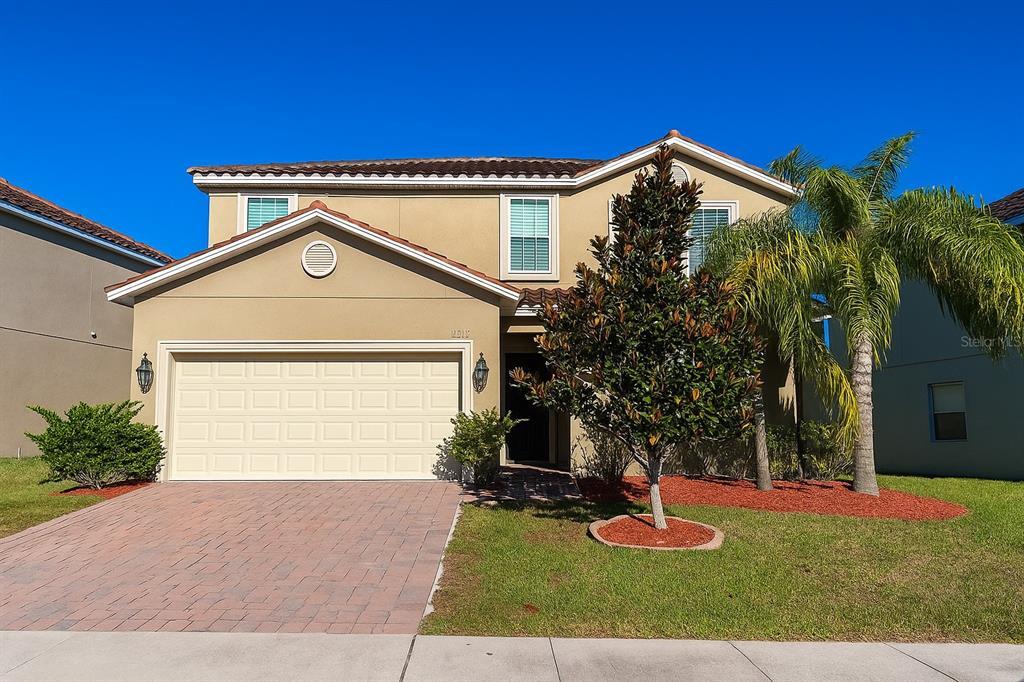 2037 Lakeside Ave in Davenport, FL - Building Photo