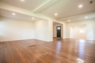 2100 Kenwood Dr in Hood River, OR - Building Photo - Building Photo