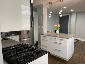 22 Glenbrook Rd in Stamford, CT - Foto de edificio - Building Photo