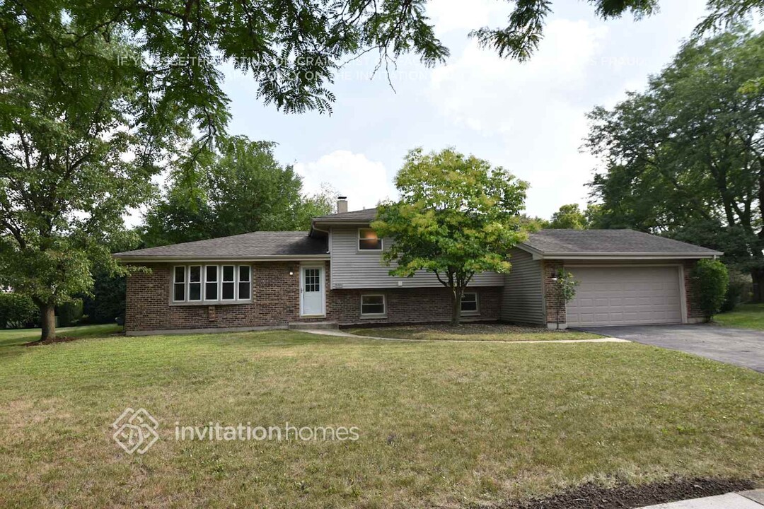 5S531 Bonnie Ct in Naperville, IL - Building Photo