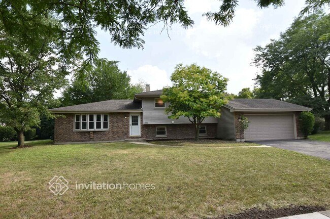property at 5S531 Bonnie Ct