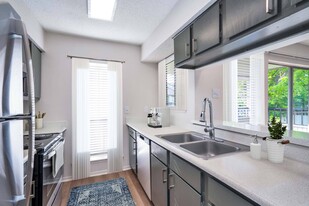 Hunters Glen in Plano, TX - Building Photo