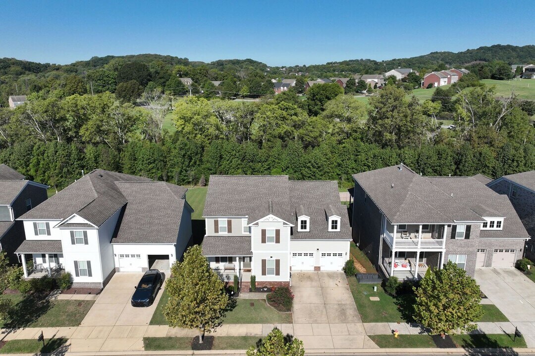 1038 Amelia Park Dr in Franklin, TN - Building Photo