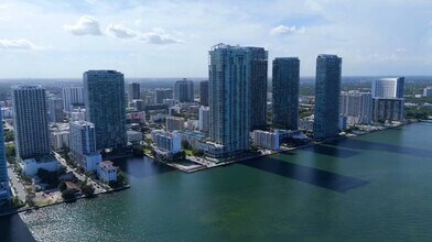 460 NE 28th St, Unit 1408 in Miami, FL - Building Photo - Building Photo
