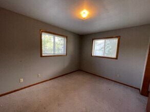 309 Myrtle Ave, Unit #2 in Iowa City, IA - Building Photo - Building Photo