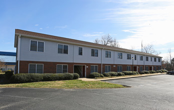 Oak Hill Square in Gastonia, NC - Building Photo - Building Photo