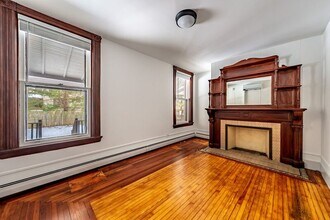 245 Clinton St in Saratoga Springs, NY - Foto de edificio - Building Photo