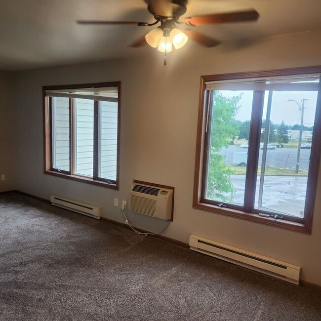 1300 Washington Ave. in Baraboo, WI - Building Photo - Building Photo