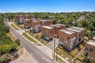 6823 Wolfcreek Pass in Austin, TX - Building Photo - Building Photo