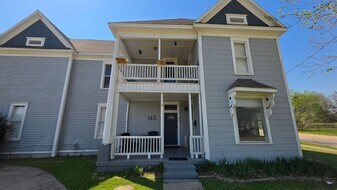 145 N Kealy Ave in Lewisville, TX - Building Photo