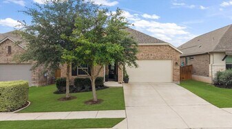 132 Emerald Garden Rd in San Marcos, TX - Building Photo