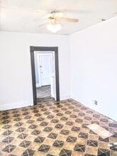 319 N Elm St in Muncie, IN - Foto de edificio - Building Photo
