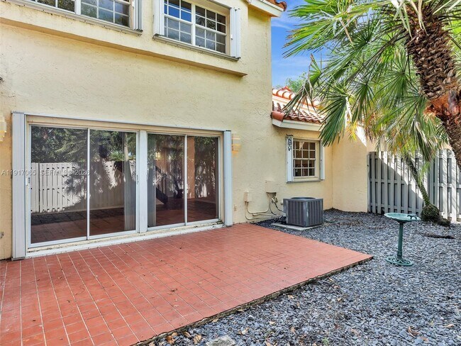 1353 Springside Dr in Weston, FL - Building Photo - Building Photo