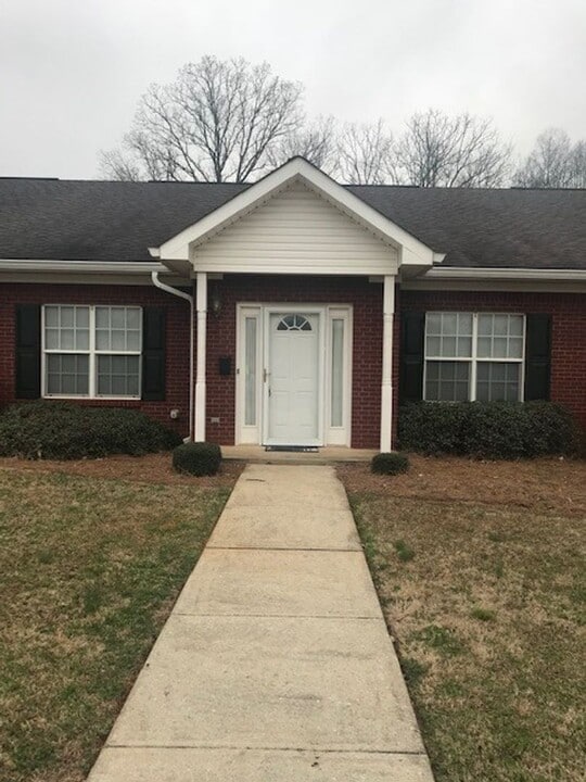 109 Patty Ln in Talladega, AL - Building Photo
