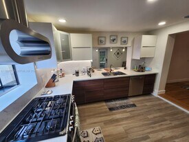 831 Plover Ave in Miami Springs, FL - Building Photo